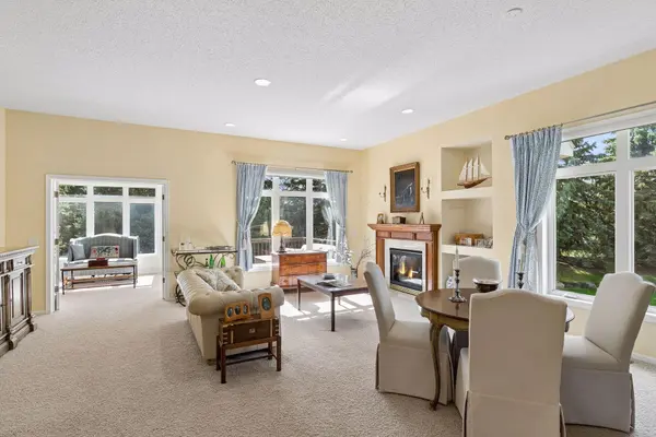 10381 Lancaster CV, Woodbury, MN 55129