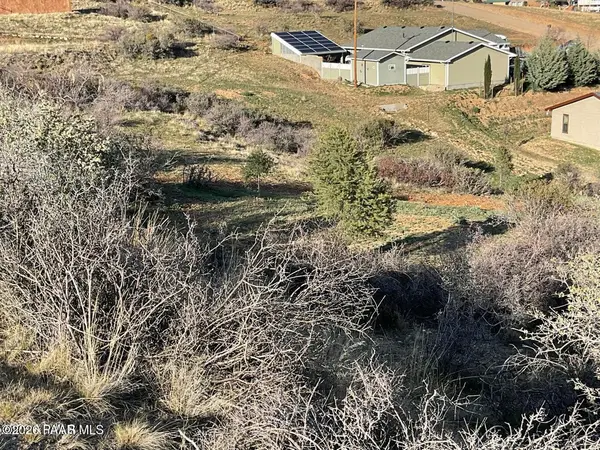 18207 S Tawny LN, Peeples Valley, AZ 86332