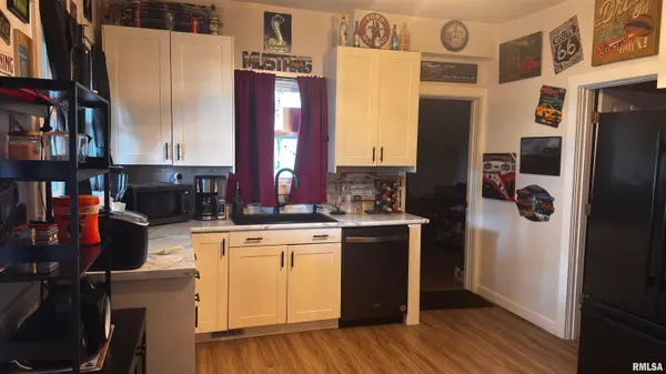 30 S AVENUE B Avenue B, Canton, IL 61520