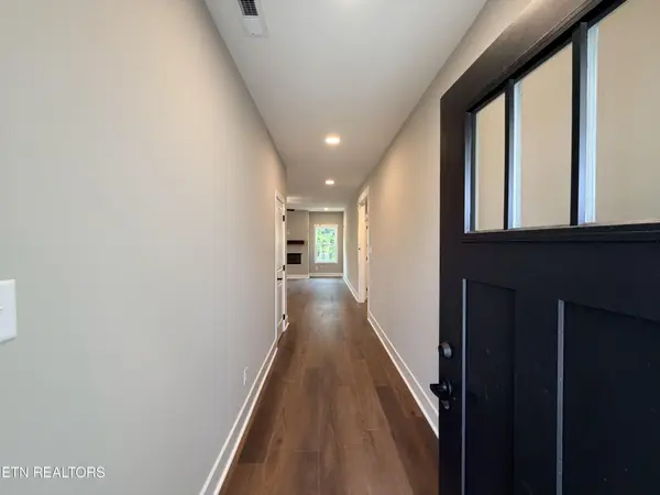 222 English Oak Lane, Lenoir City, TN 37771