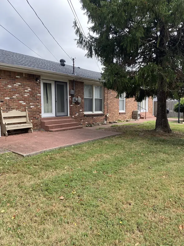 2136 Harvill Dr, Clarksville, TN 37043