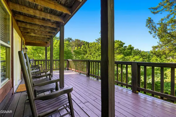 1455 Honey Oaks Way, Sevierville, TN 37876