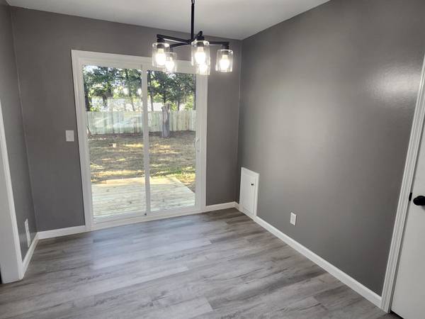 5908 E Kinkaid St, Wichita, KS 67218