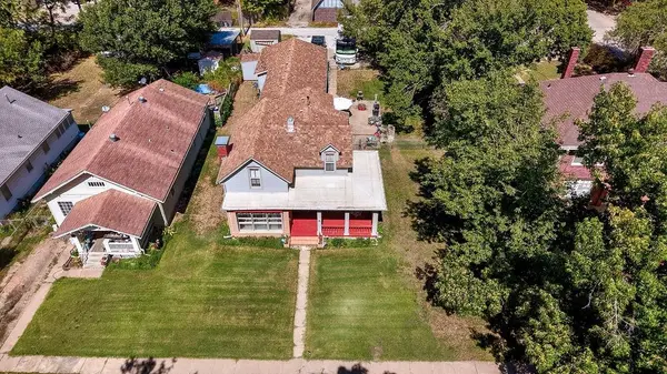 712 E 12TH, Winfield, KS 67156