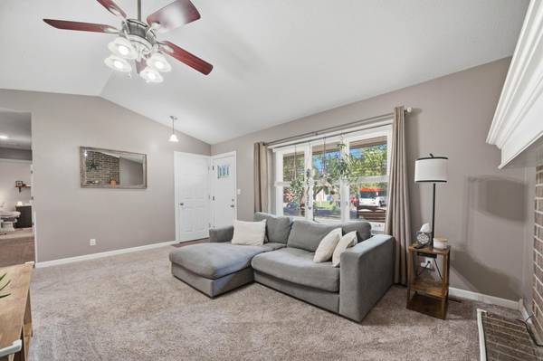 221 E Bradbury St, Rose Hill, KS 67133