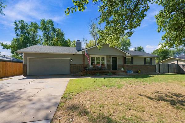 221 E Bradbury St, Rose Hill, KS 67133