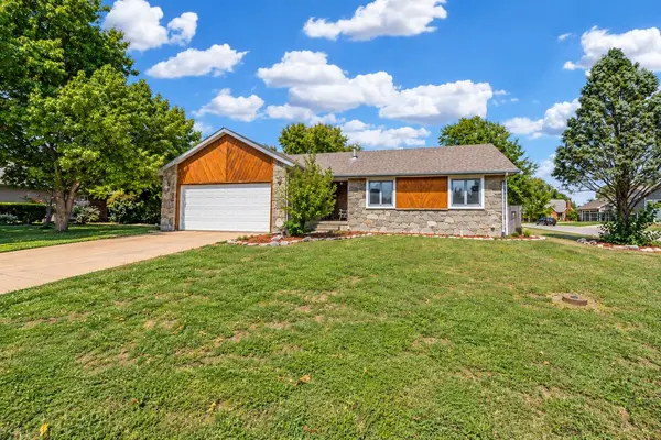 1436 E James St, Derby, KS 67037