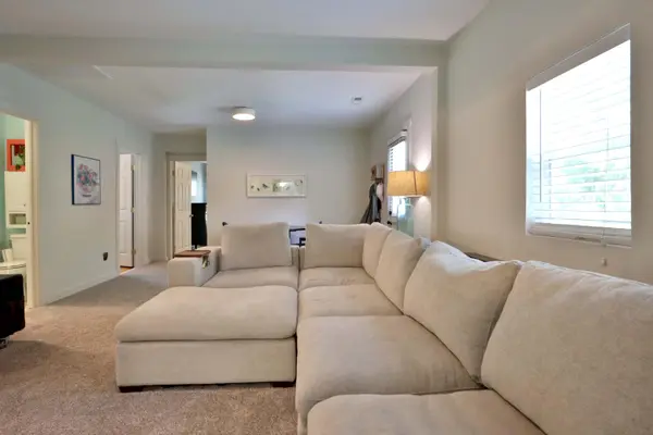 648 S Peach Tree AVE, Springfield, MO 65802