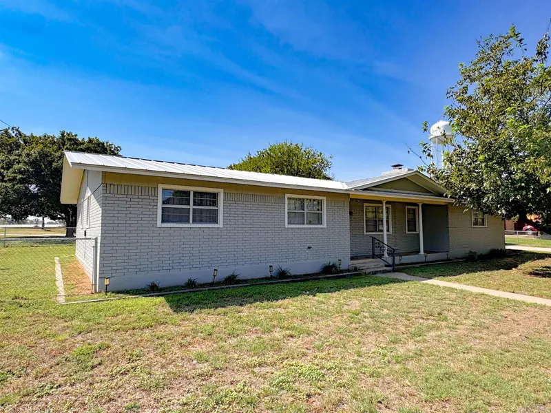 102 W Llano ST, Llano, TX 78643