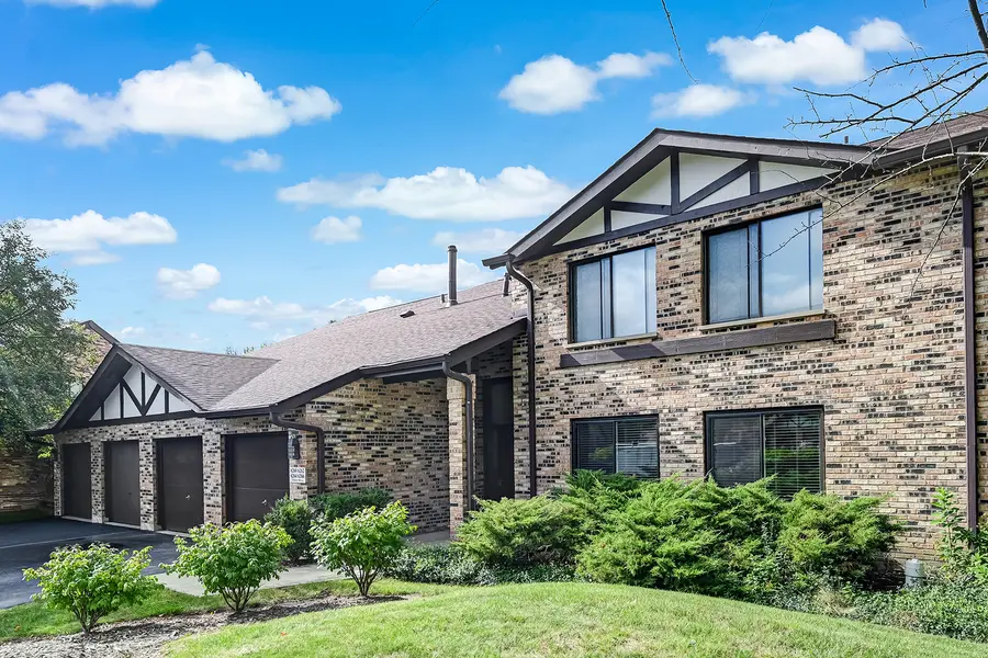 6262 Trinity DR #1B, Lisle, IL 60532