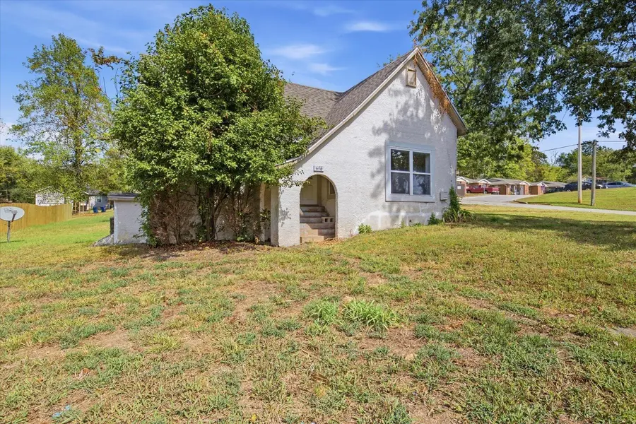 616 E Commercial ST, Mansfield, MO 65704