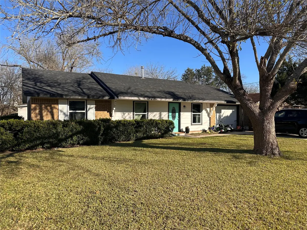 1204 Aransas ST, Lockhart, TX 78644