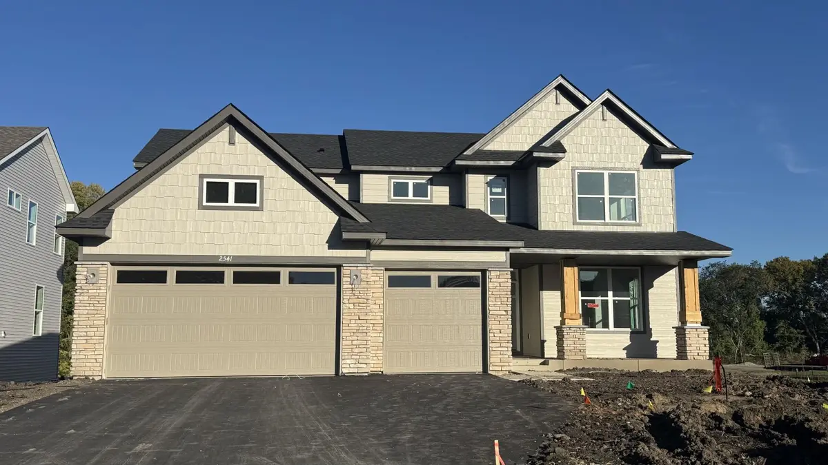 2541 Rock Elm RD, Shakopee, MN 55379