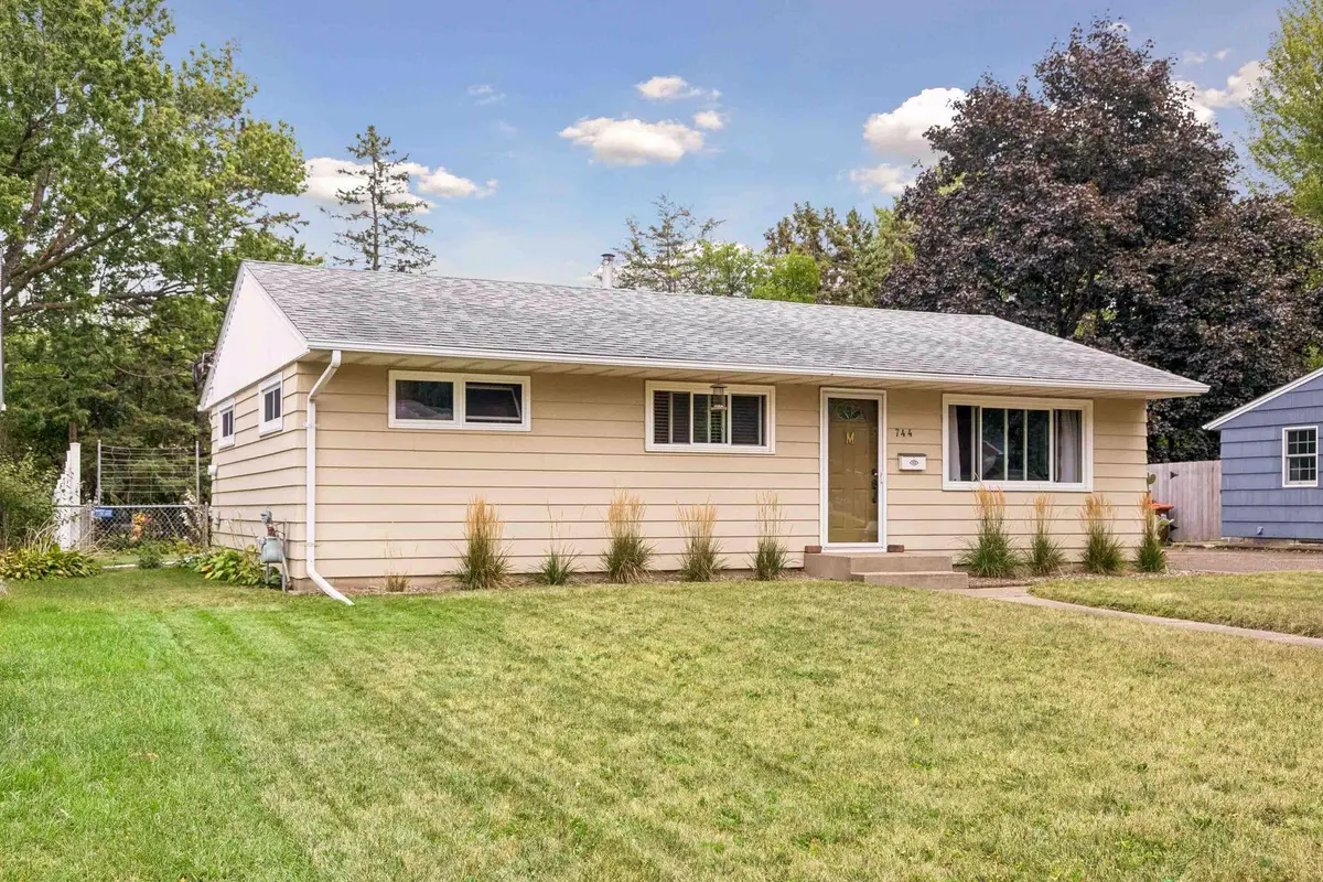 744 22nd AVE N, South Saint Paul, MN 55075