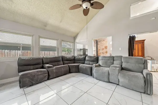 1315 E Logan ST, Round Rock, TX 78664