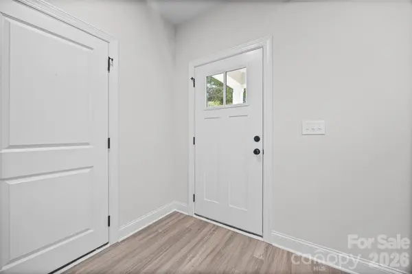 600 W Lewis ST, Dallas, NC 28034