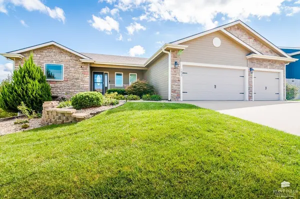 1033 Lobdell Drive, Manhattan, KS 66503