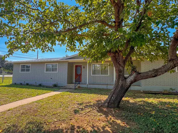 102 W Llano ST, Llano, TX 78643