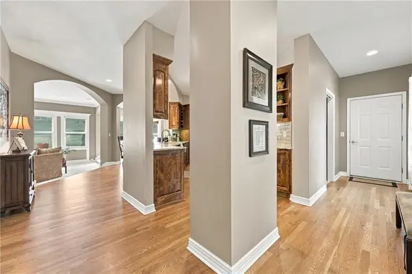 3829 S Coachman DR, Independence, MO 64055