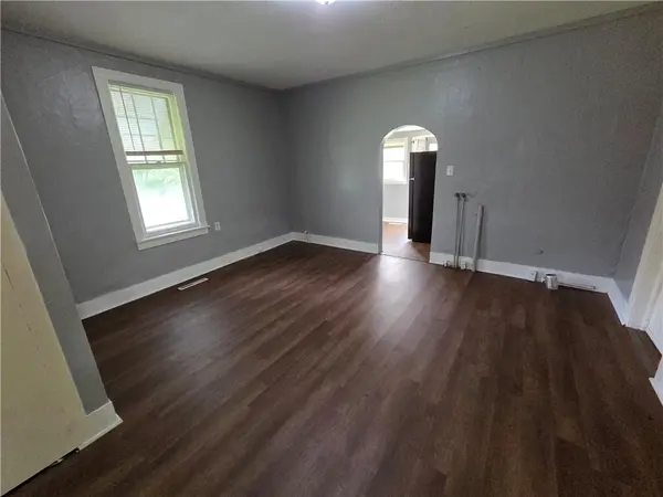 2403 N 2nd ST, St Joseph, MO 64505