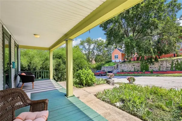 2920 Holly ST, Kansas City, MO 64108