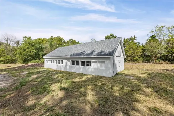 10240 NW State Route 18 HWY, Amsterdam, MO 64723