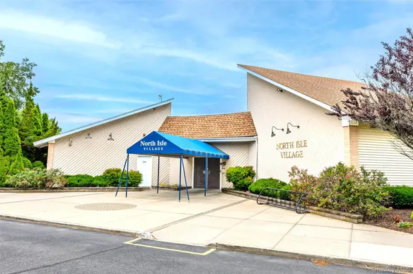 42 Pointe Circle South #0, Coram, NY 11727