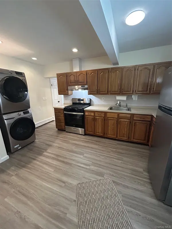50 Willow LN, Lindenhurst, NY 11757