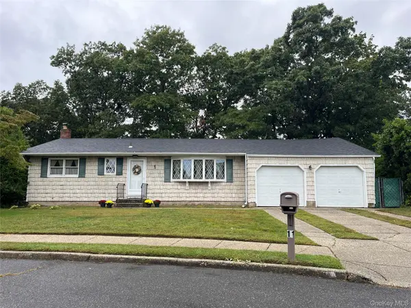 11 Whig CT, Holbrook, NY 11741