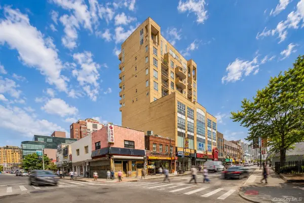 135-07/11 40TH RD, Flushing, NY 11354