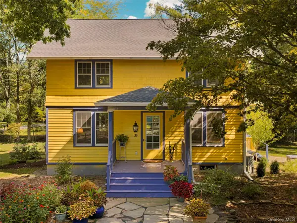35 Orchard LN, Woodstock, NY 12498