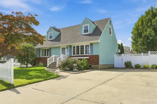 375 Catskill AVE, Copiague, NY 11726