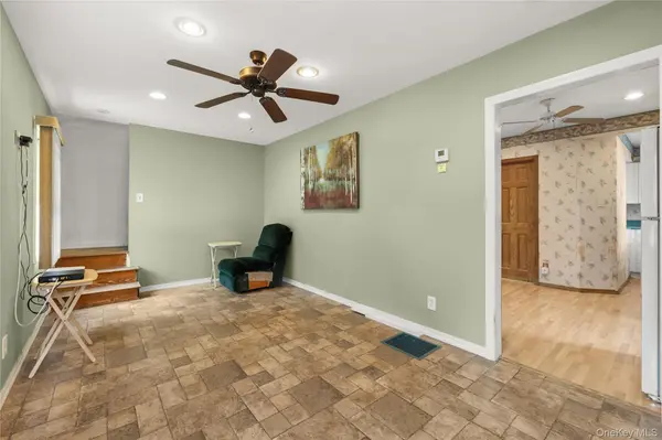 159 Neptune AVE, West Babylon, NY 11704