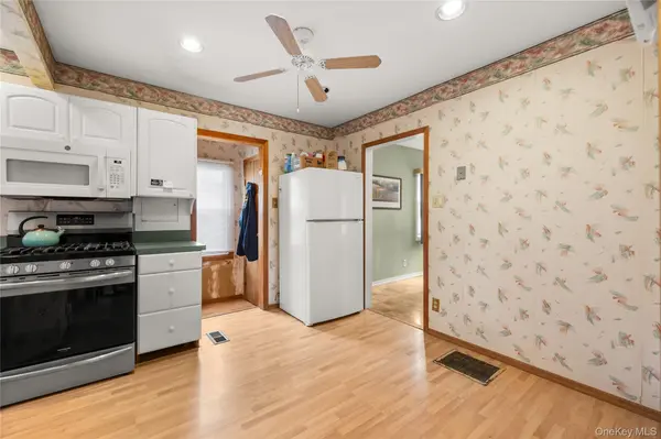 159 Neptune AVE, West Babylon, NY 11704