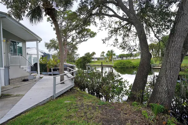 125 BROOKSHIRE DR, Nokomis, FL 34275