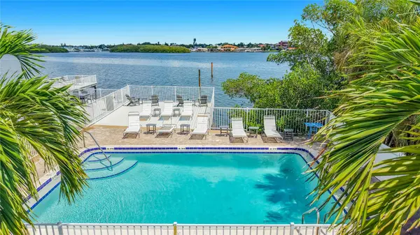 1859 SHORE DR S #303, South Pasadena, FL 33707