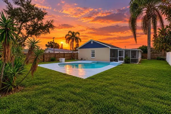 208 FLAMINGO DR, Apollo Beach, FL 33572