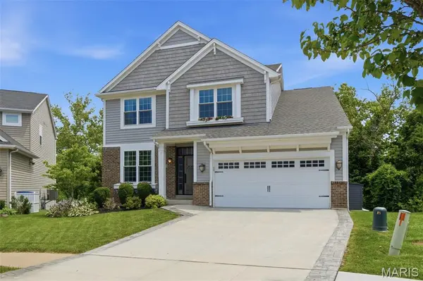 327 Madeira CT, St Peters, MO 63376