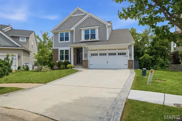327 Madeira CT, St Peters, MO 63376