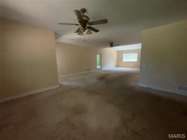 26273 Woodridge DR, Warrenton, MO 63383