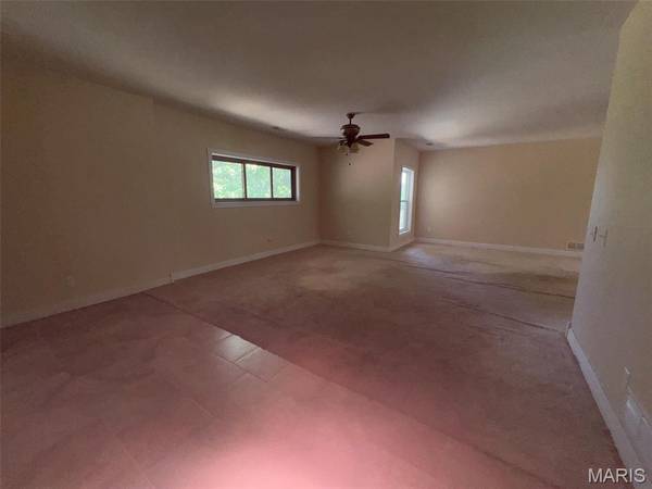 26273 Woodridge DR, Warrenton, MO 63383