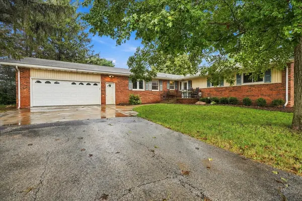 27501 Woods RD, Farmer City, IL 61842