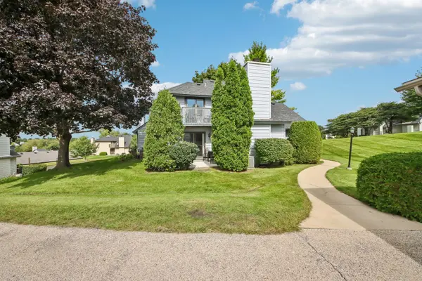 708 Shaw CT, Schaumburg, IL 60194