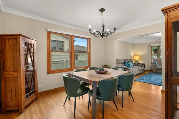 482 Franklin LN, Elk Grove Village, IL 60007