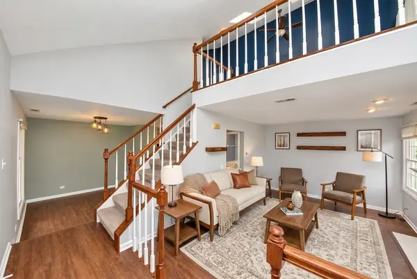 2S756 Timber DR, Warrenville, IL 60555