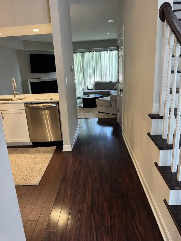 1160 Regency DR, Schaumburg, IL 60193