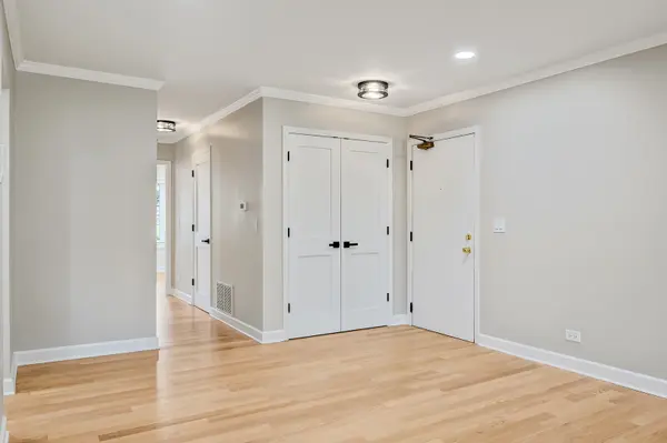 6262 Trinity DR #1B, Lisle, IL 60532