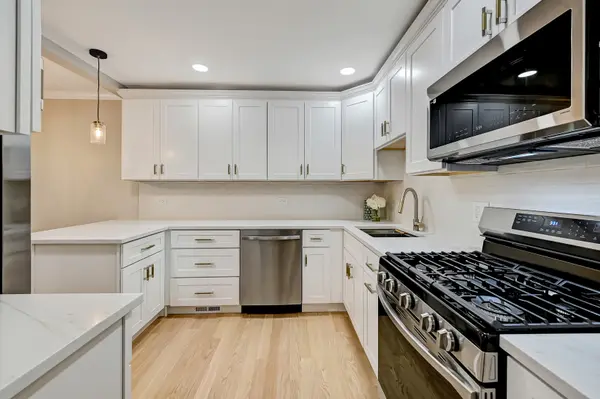 6262 Trinity DR #1B, Lisle, IL 60532