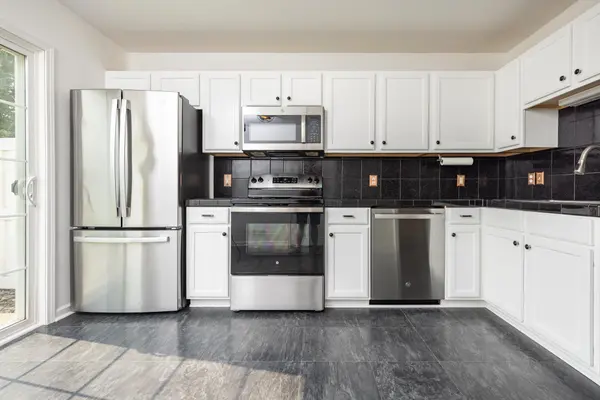 1228 Elmwood AVE, Shakopee, MN 55379