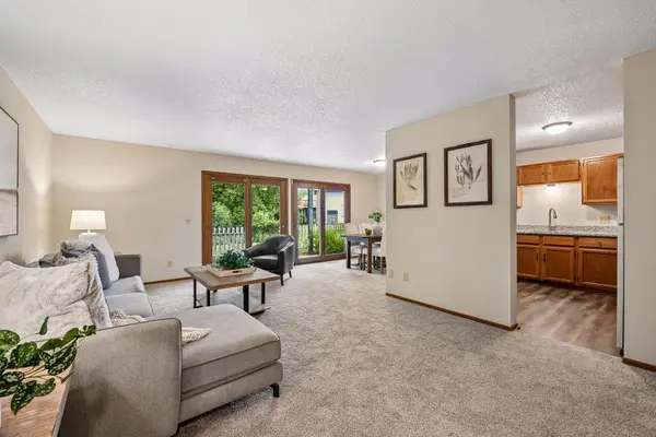 15275 Lesley LN, Eden Prairie, MN 55346